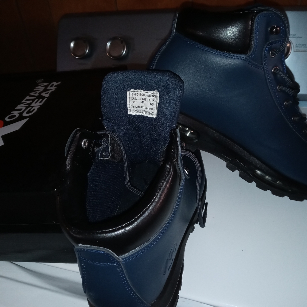 Blue Boost Size 11 Use But Is Like New - image 5